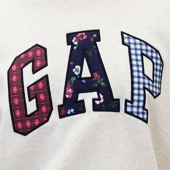 GAP Tops - NWT GAP LOGO WOMENS Pale Heather Gray Crewneck Sweatshirt, Size: Medium